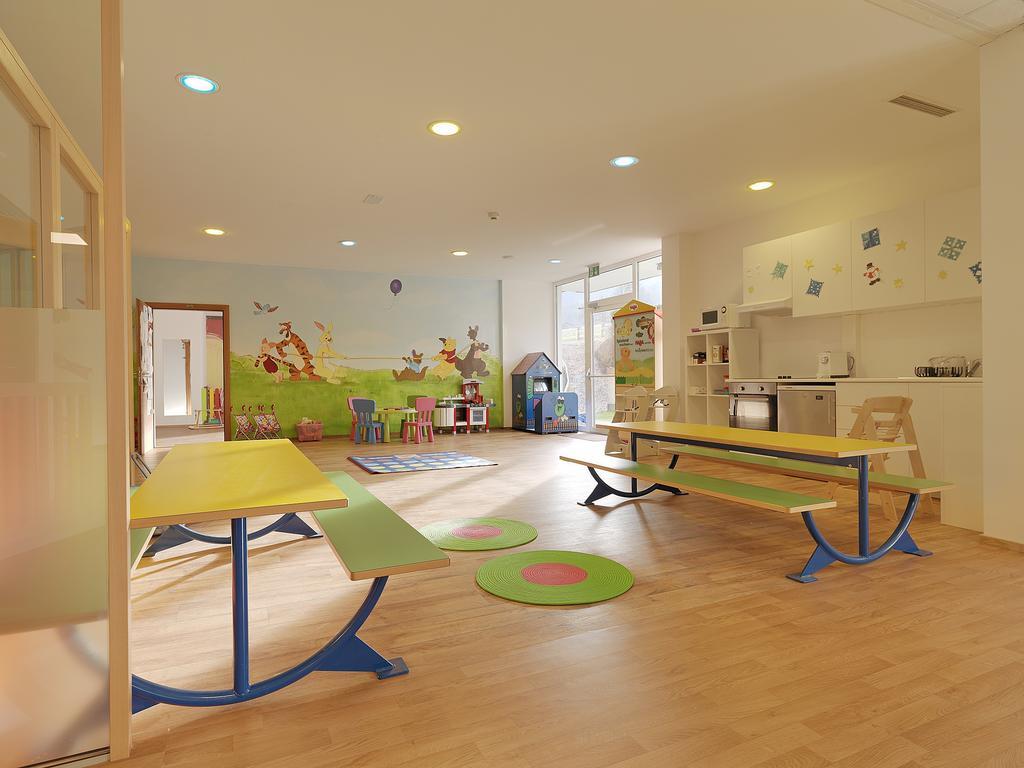 Alpina Zillertal . Family Lifestyle Kinderhotel Fuegen Ngoại thất bức ảnh