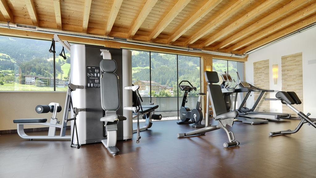 Alpina Zillertal . Family Lifestyle Kinderhotel Fuegen Ngoại thất bức ảnh