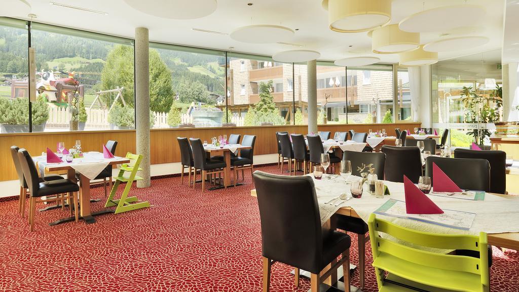 Alpina Zillertal . Family Lifestyle Kinderhotel Fuegen Ngoại thất bức ảnh