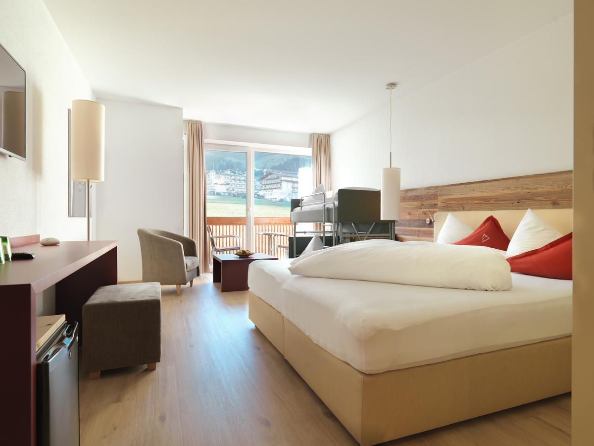 Alpina Zillertal . Family Lifestyle Kinderhotel Fuegen Ngoại thất bức ảnh